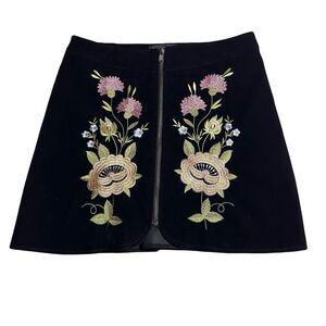 White Eyelash Black Velvet Embroidered Mini Skirt Floral Embroidery Zip Front M
